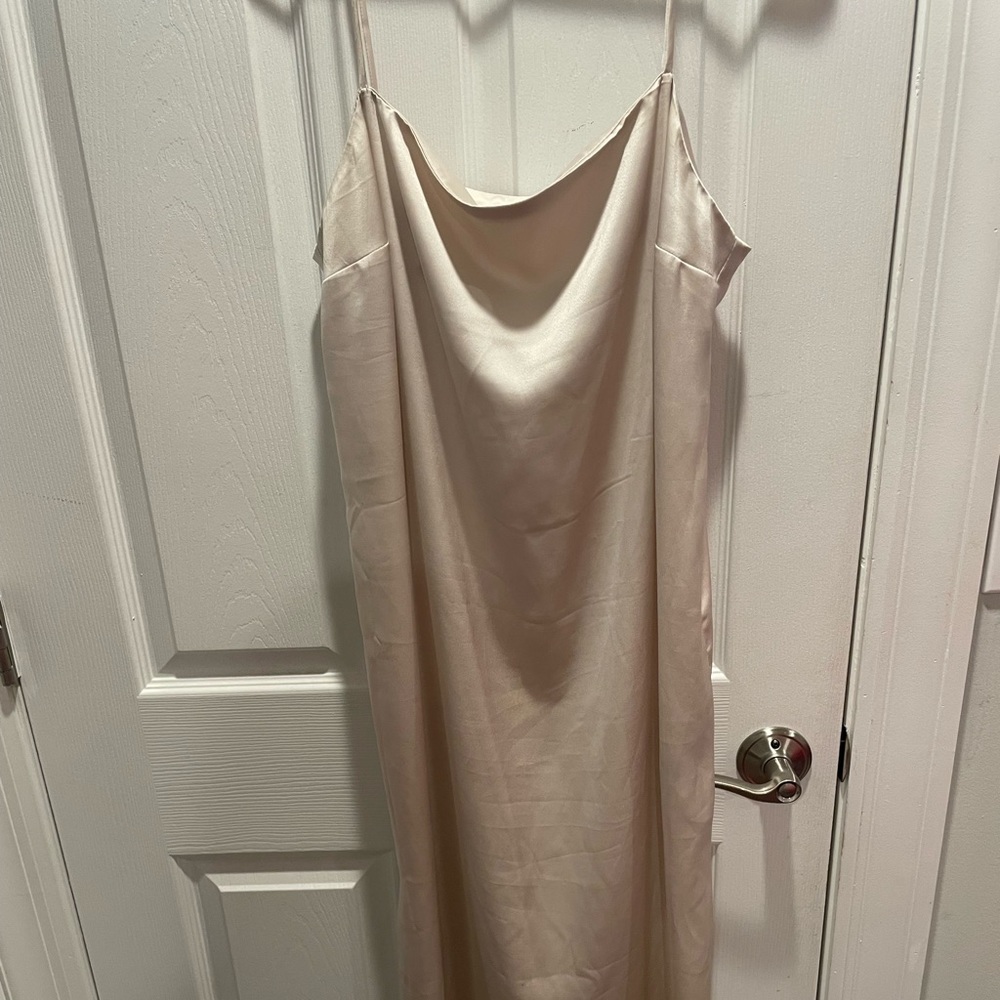 Sleeveless Cream Silkdress